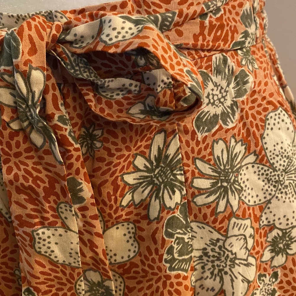 Angie Gathered Floral Shorts - Picture 4 of 10
